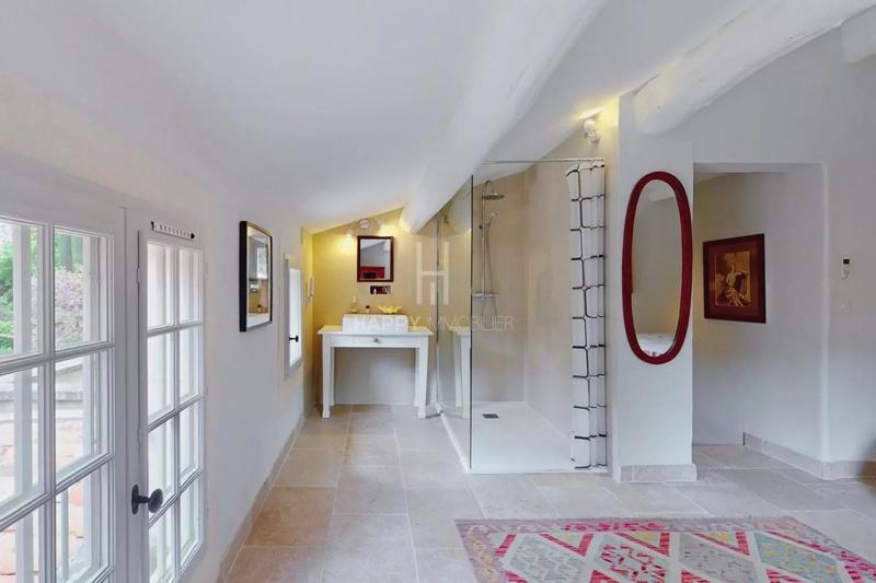 Propriété - 230 m² - 6 pièces