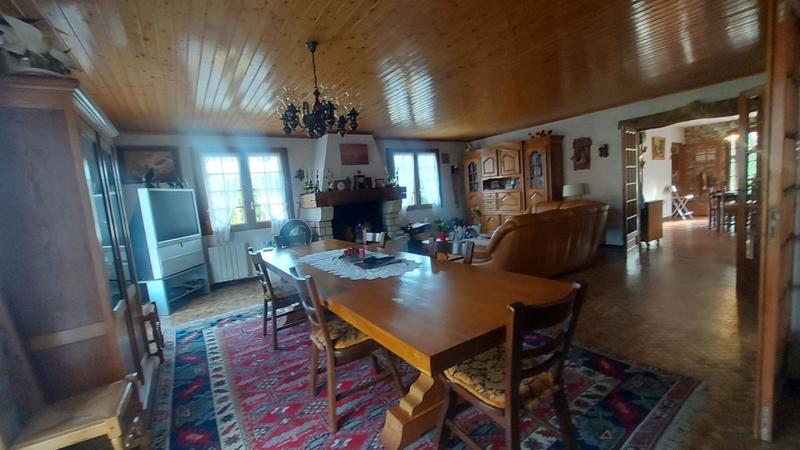 Maison - 1 149 m² - 6 pièces