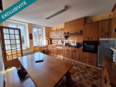 Maison - 215 m² - 9 pièces