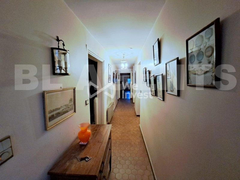 Maison - 300 m² - 7 pièces