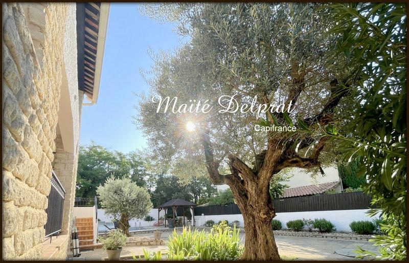 Maison - 218 m² - 10 pièces