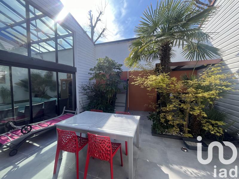 Maison - 276 m² - 9 pièces