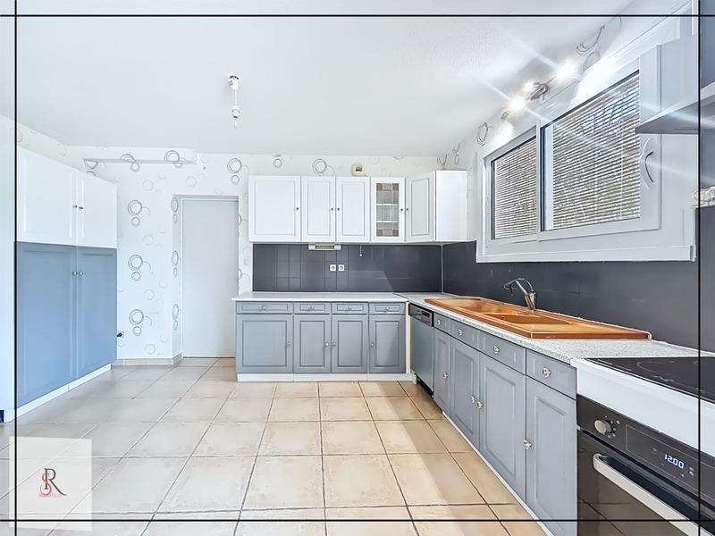 Maison - 212 m² - 7 pièces