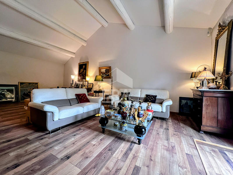 Maison - 200 m² - 6 pièces