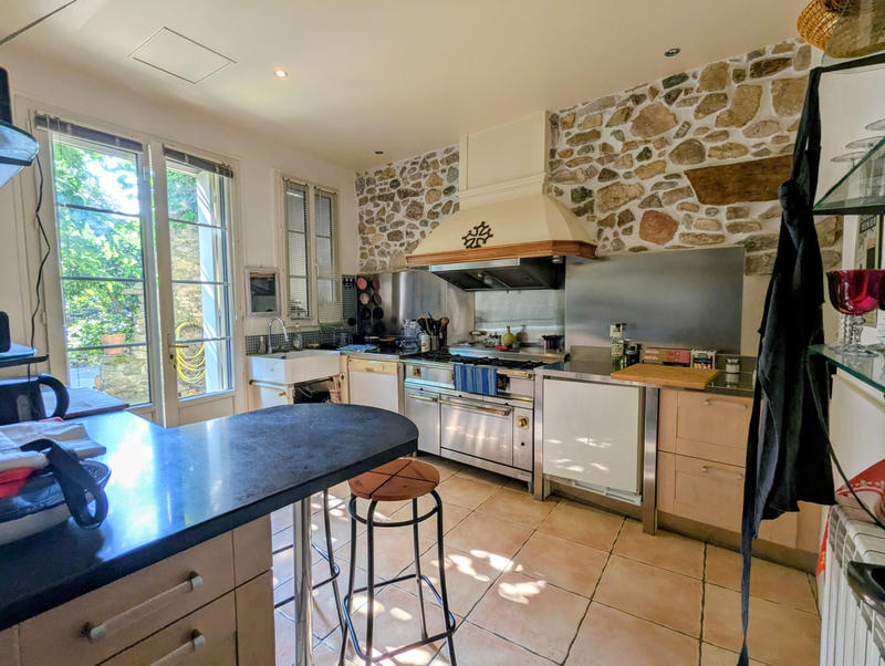 Maison - 300 m² - 10 pièces