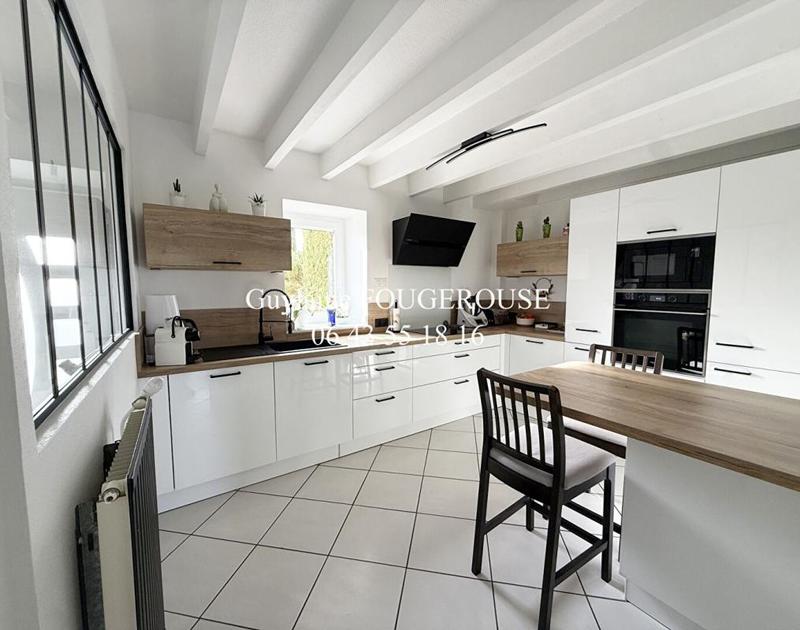 Maison - 325 m² - 13 pièces