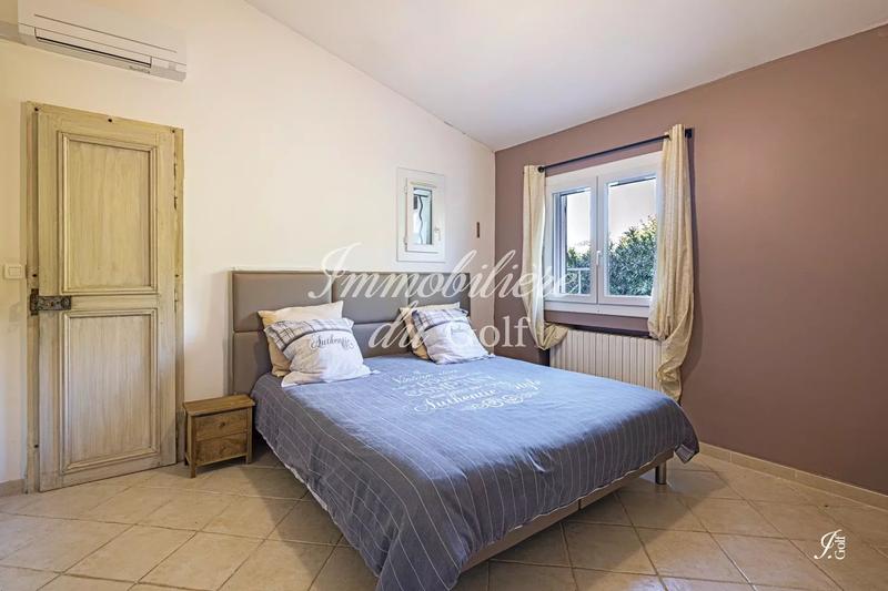 Maison - 215 m² - 5 pièces