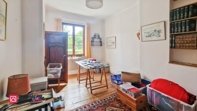 Maison - 284 m² - 11 pièces