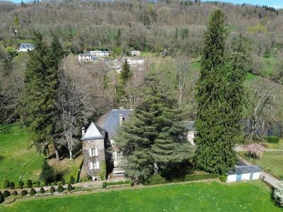 Maison - 941 m² - 26 pièces