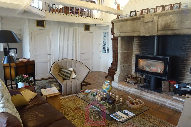 Propriété - 310 m² - 9 pièces