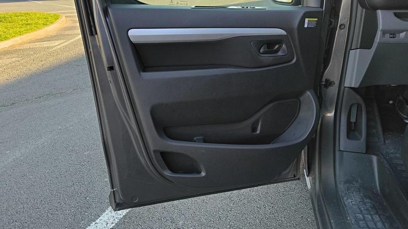 Peugeot Expert 2.0 HDi 180 Eat8 Asphalt Cabine Approfondie