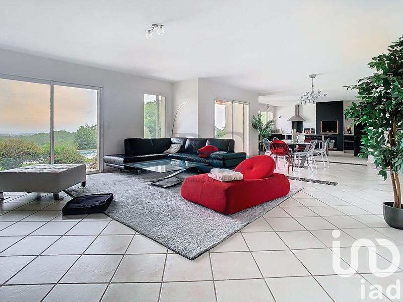 Maison - 203 m² - 5 pièces