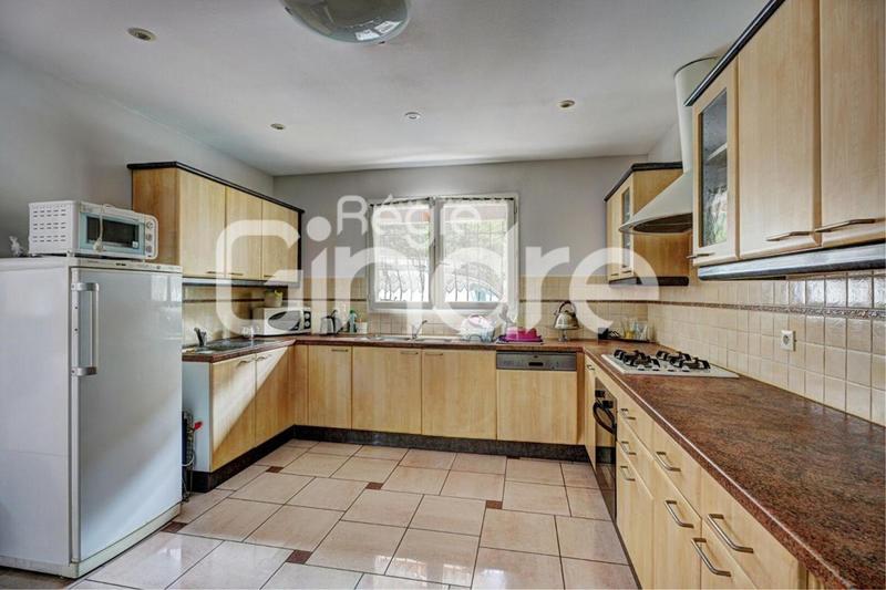 Maison - 196 m² - 6 pièces