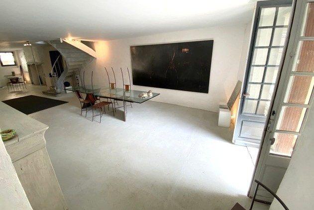 Maison traditionnelle - 300 m² - 8 pièces