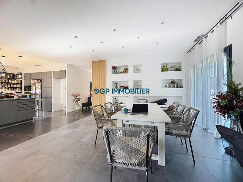 Maison - 194 m² - 5 pièces