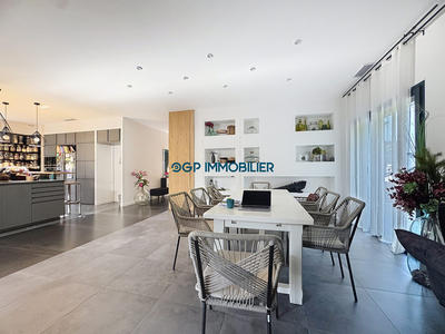 Maison - 194 m² - 5 pièces