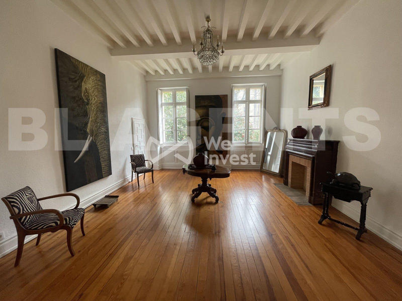 Maison - 331 m² - 9 pièces