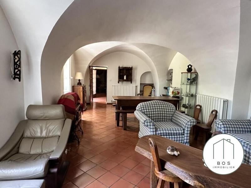 Maison - 418 m² - 12 pièces