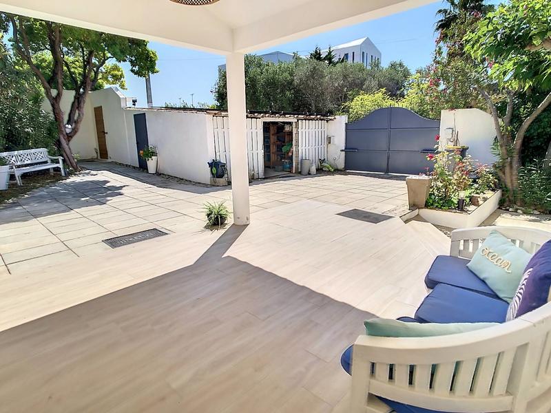 Villa - 284 m² - 8 pièces