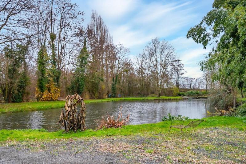 Propriété - 240 m² - 8 pièces