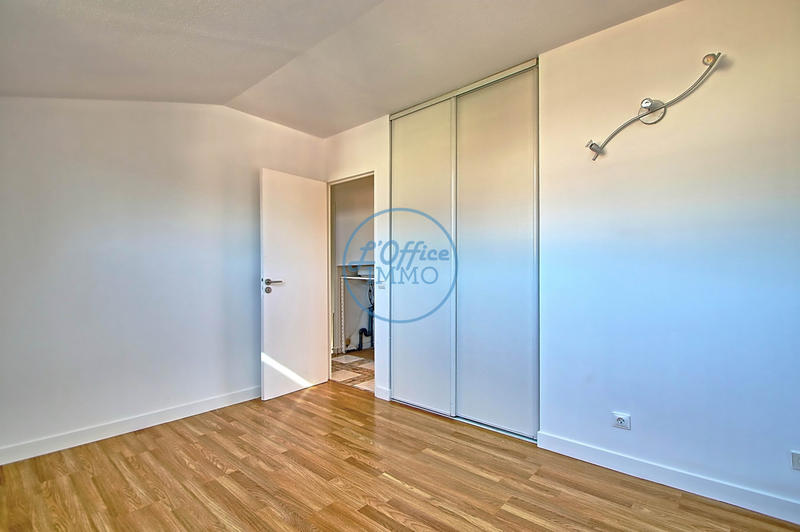 Appartement - 79 m² - 4 pièces