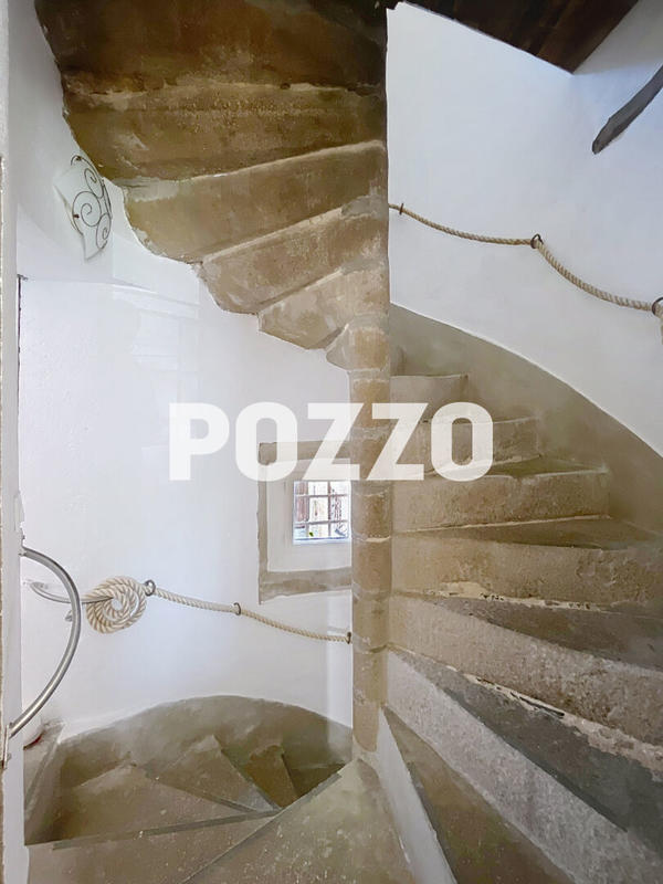 Maison - 104 m² - 8 pièces