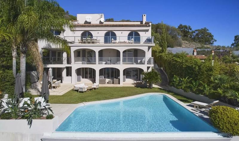 Villa - 300 m² - 10 pièces