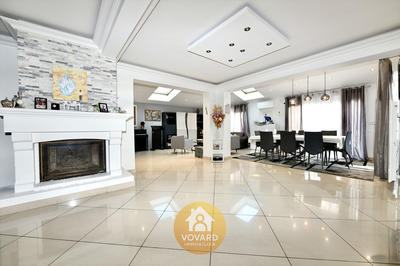 Maison - 204 m² - 8 pièces