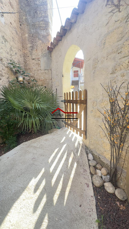 Maison - 256 m² - 4 pièces