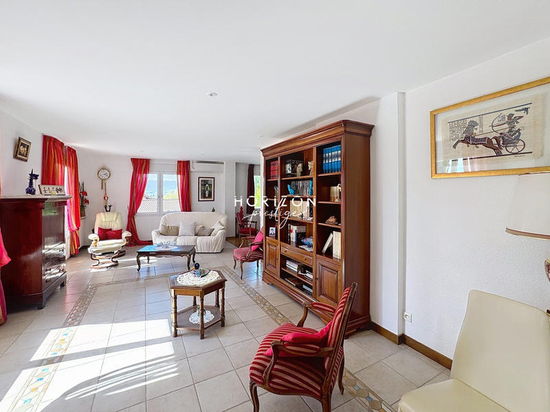 Villa - 262 m² - 10 pièces