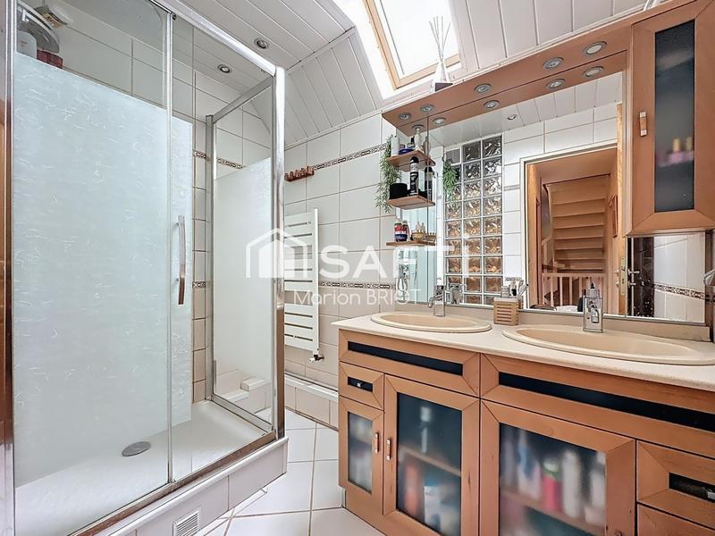 Maison - 137 m² - 6 pièces