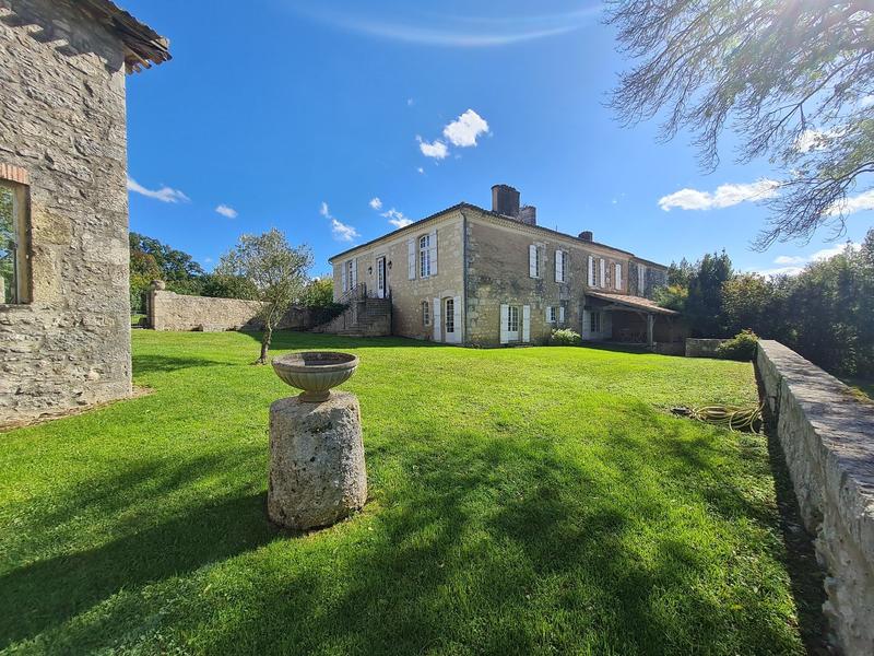 Maison - 550 m² - 14 pièces