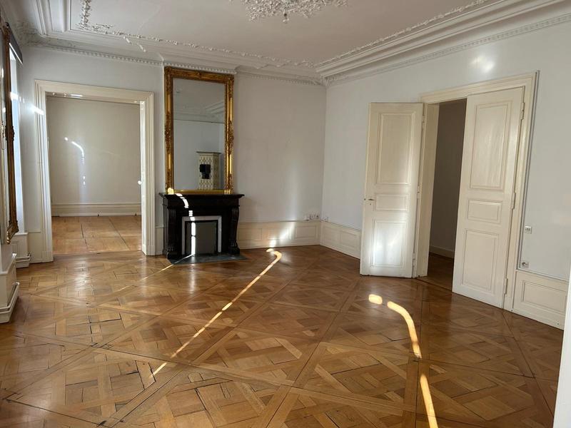 Appartement - 238 m² - 9 pièces