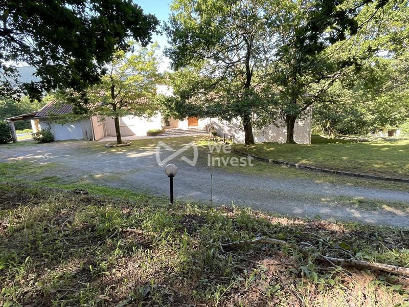 Maison traditionnelle - 340 m² - 11 pièces