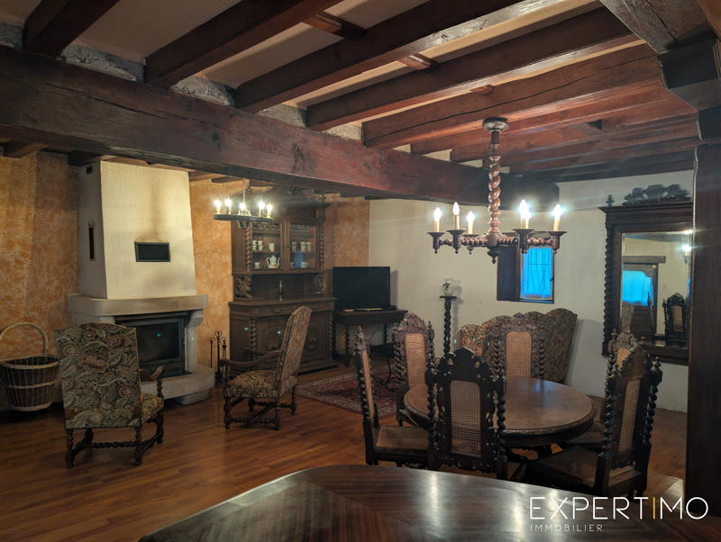 Maison - 338 m² - 8 pièces