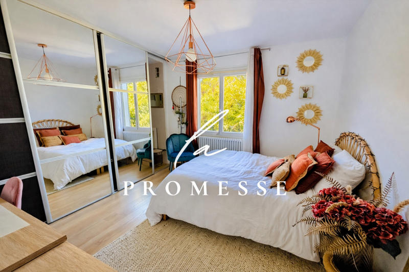 Villa - 301 m² - 9 pièces