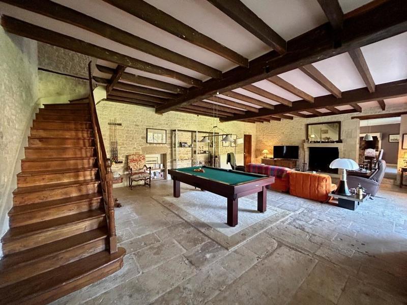 Maison - 335 m² - 10 pièces