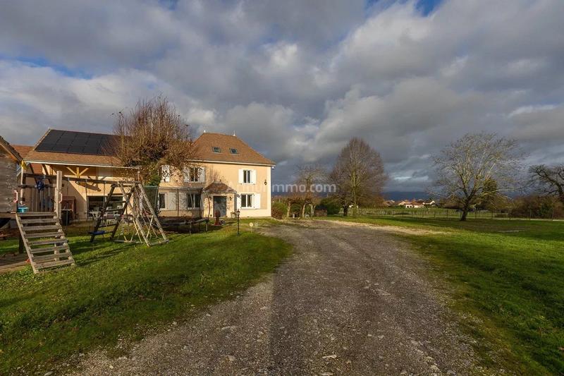 Maison - 222 m² - 7 pièces