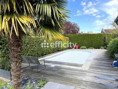 Maison - 234 m² - 8 pièces