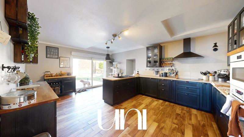 Maison - 226 m² - 7 pièces