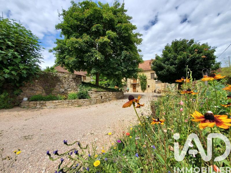 Maison - 220 m² - 8 pièces