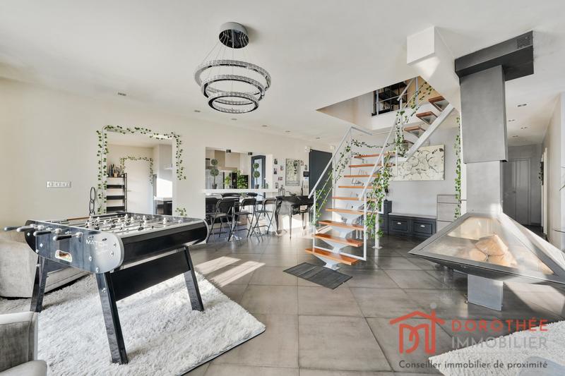 Maison - 212 m² - 8 pièces