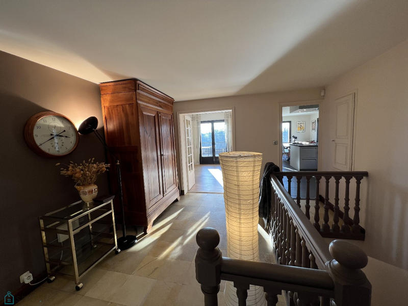 Maison - 298 m² - 9 pièces