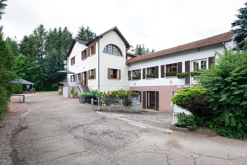 Maison - 720 m² - 12 pièces