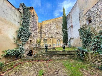 Maison de ville - 260 m² - 9 pièces