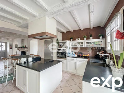 Maison - 235 m² - 8 pièces