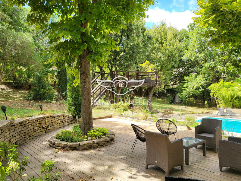 Maison traditionnelle - 275 m² - 8 pièces