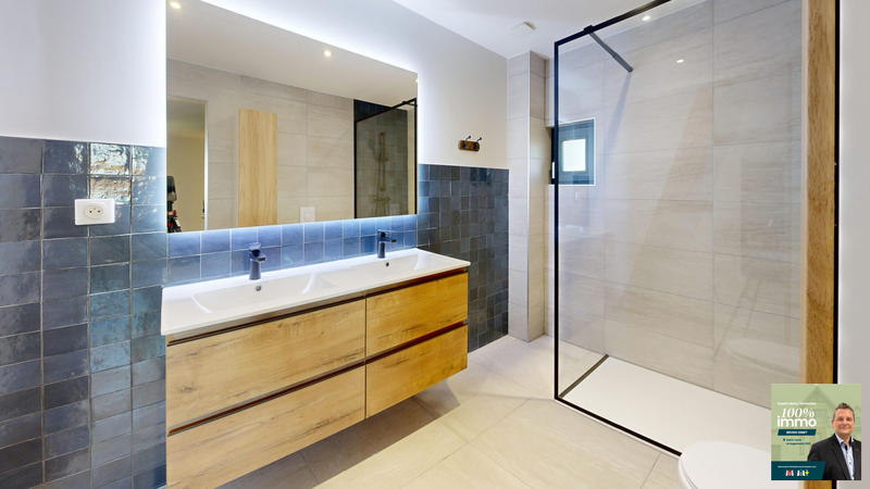 Maison - 239 m² - 6 pièces