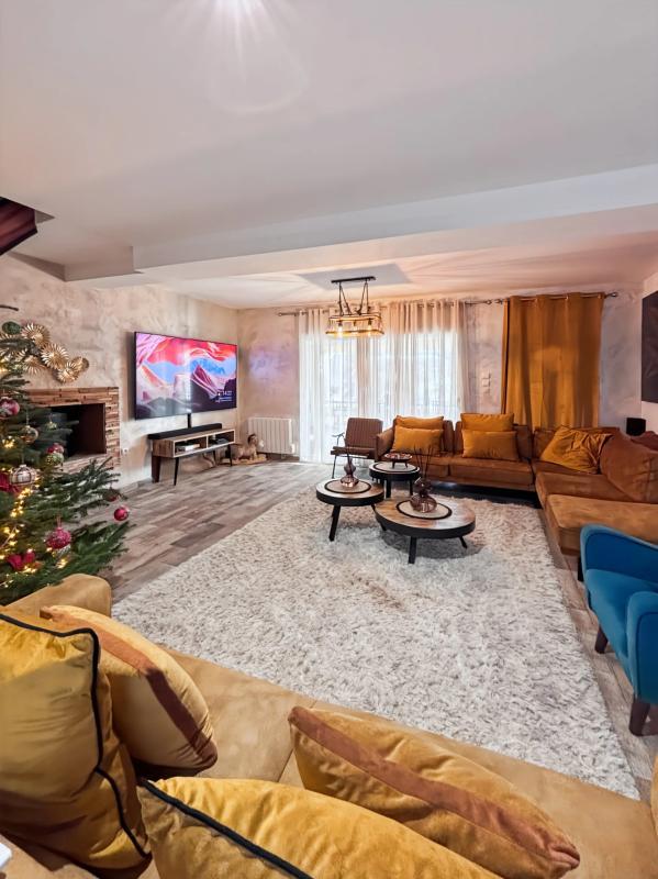 Demeure - 209 m² - 8 pièces