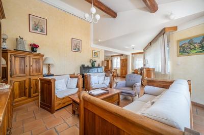 Maison - 248 m² - 8 pièces